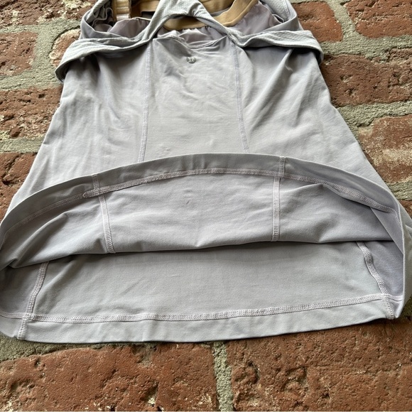 Lululemon Twist Back Tank Women's size 6 Built in bra Light Purple - Picture 7 of 16